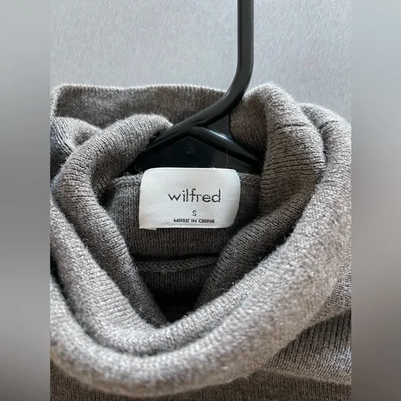 Wilfred cropped turtleneck sweater in size small. EUC. - Picture 2 of 2